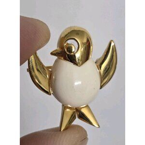 Crown Trifari Bird Brooch Pin Milk Glass Cabochon Jelly Belly Alfred Philippe